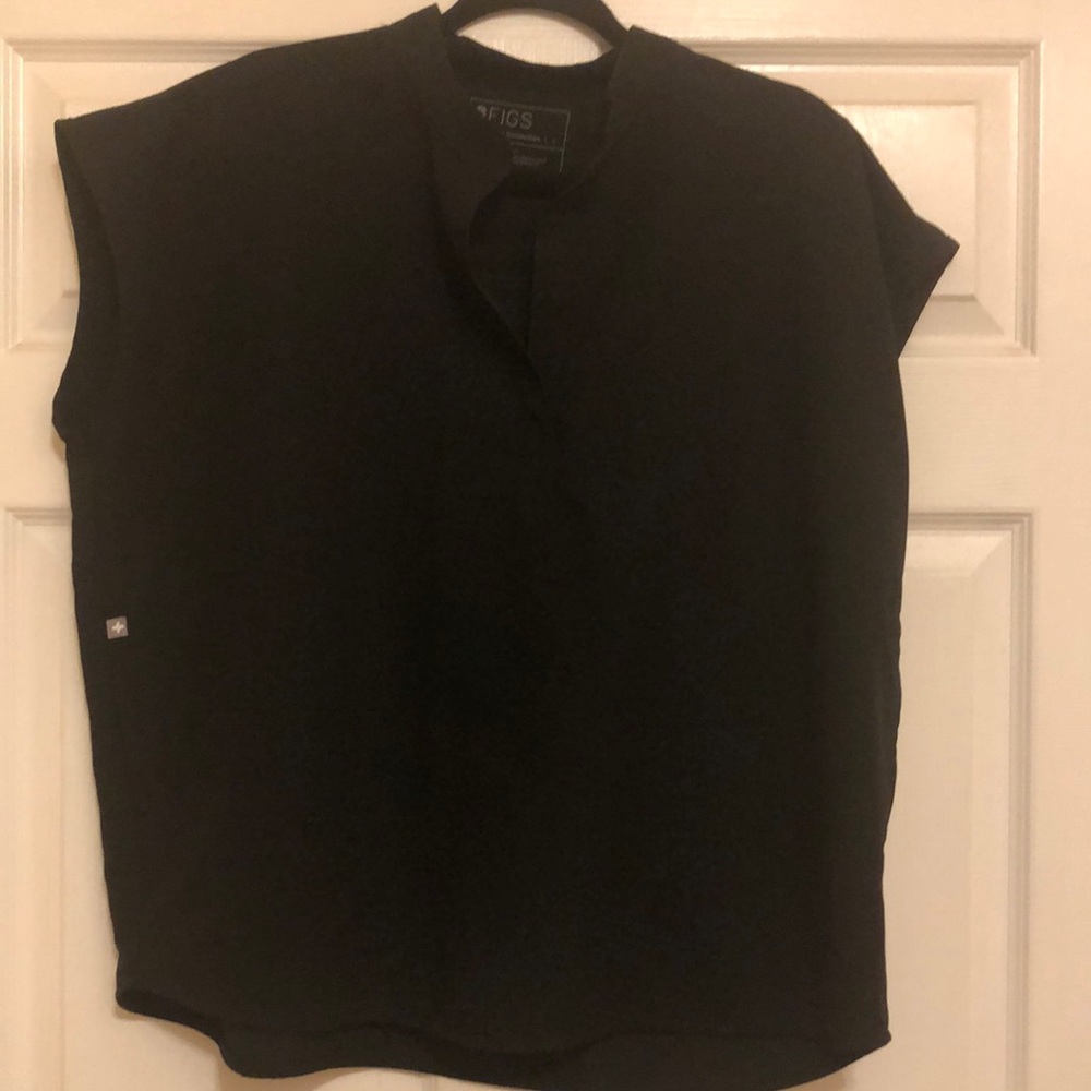 Size large Black Figs Rafaela scrub top